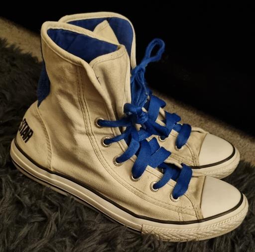 Buy & Sell Clayton West Kirklees - Photos for Cream and Blue Converse Hightop Trainers