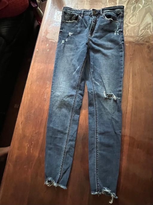 Buy & Sell East India East London - Photos for Stradivarius High-waisted ripped jeans