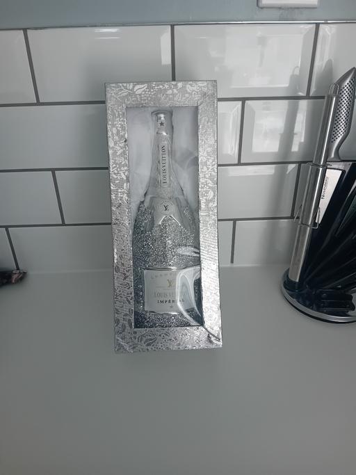 Buy & Sell Tipton Sandwell - Photos for blimgy champagne lv bottle