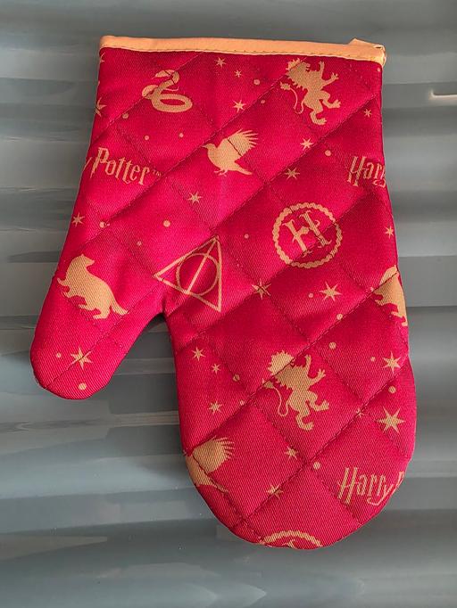 Buy & Sell Blackpool Town Centre Blackpool - Photos for Harry Potter oven mitt NEW