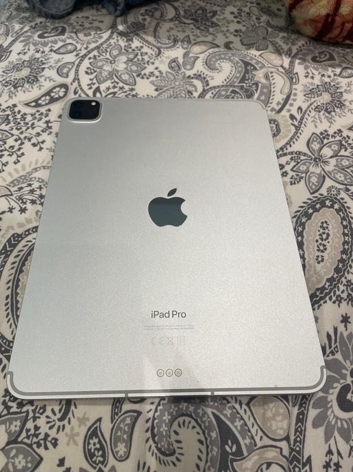 Buy & Sell Coombe South East London - Photos for iPad Pro with magic keyboard
