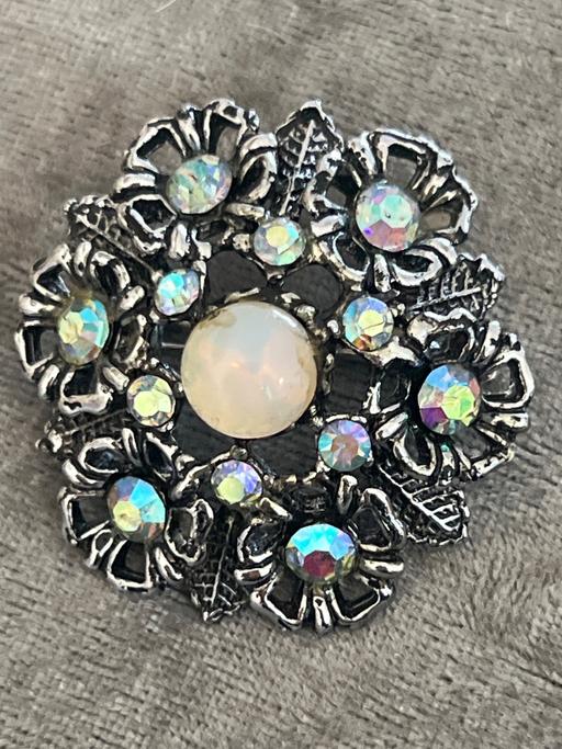 Buy & Sell Brighton Brighton - Photos for Beautiful vintage Aurora Borealis brooch