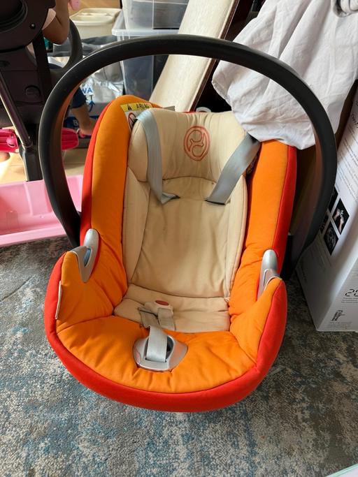 Buy & Sell Cockfosters Barnet - Photos for Car seat with adapters