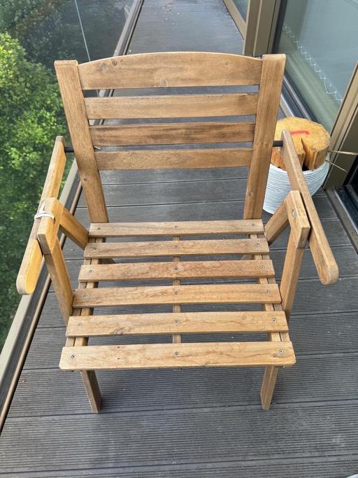 Buy & Sell King`s Cross Central London - Photos for Garden wood table and 2 chairs.