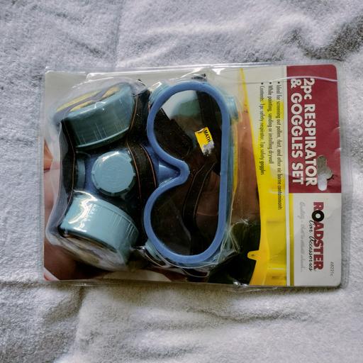 Buy & Sell Chalk Farm North West London - Photos for respirator and Goggle set