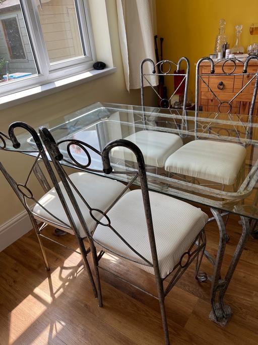 Buy & Sell Sutterton Boston - Photos for Glass top dinning table