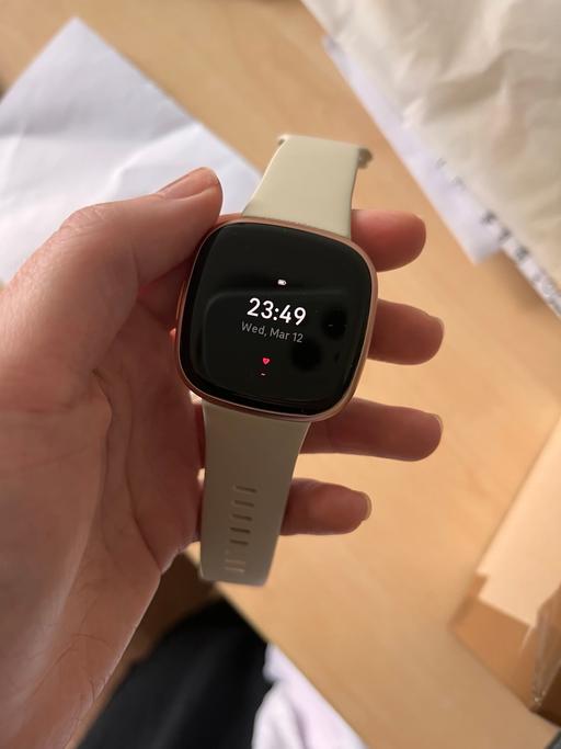 Buy & Sell Girton Cambridge - Photos for Fitbit versa 4
