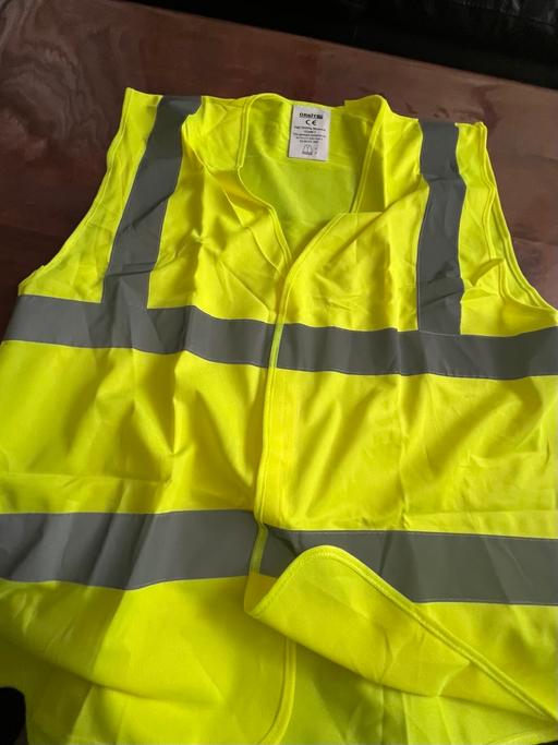 Buy & Sell Cann Hall East London - Photos for Yellow and grey reflective Waistcoat