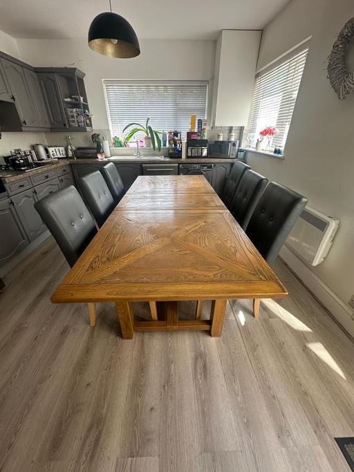 Buy & Sell Questor Dartford - Photos for Dining table and 8 chairs