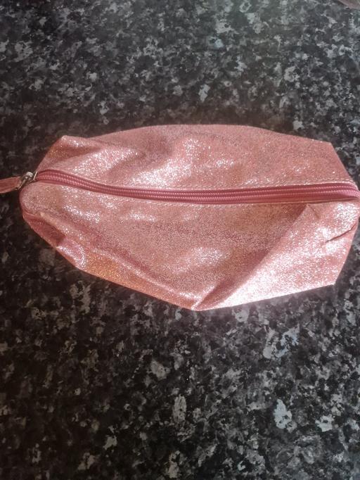 Buy & Sell Aylestone Leicester - Photos for brand new pink glitter make up bag