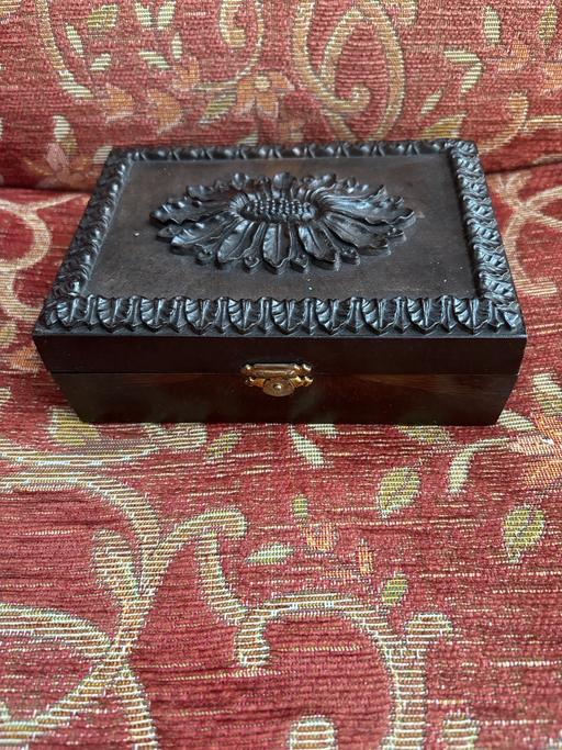 Buy & Sell Kidbrooke South East London - Photos for Vintage big daisy flowerhead oblong hinged