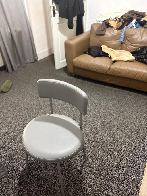 Buy & Sell Ilford Redbridge - Photos for Grey table with 4 chairs