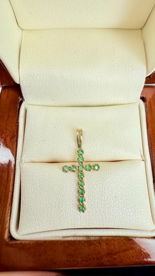 Buy & Sell Harrow on the Hill North West London - Photos for Pretty 9ct Yellow Gold Emerald Cross Pendant