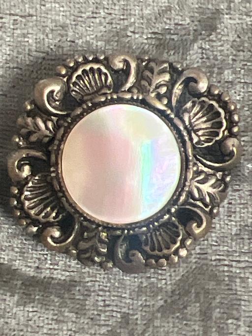 Buy & Sell Brighton Brighton - Photos for Beautiful vintage mother of pearl brooch