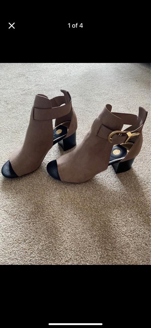 Buy & Sell Lower Pilsley North East Derbyshire - Photos for River Island heeled peep toe ankle boot