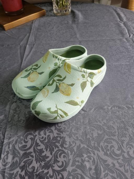 Buy & Sell Bournville Birmingham - Photos for Crocs Style Garden Shoes Size 4