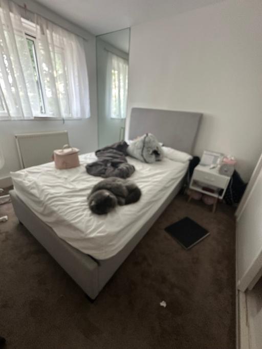 Buy & Sell Kensington and Chelsea Central London - Photos for Small UK Double bed(with storage & remote)