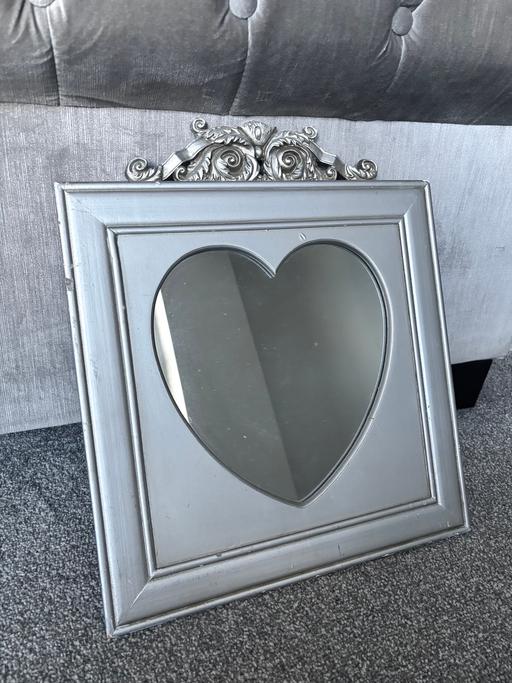 Buy & Sell Marble Arch Central London - Photos for Silver Heart-Shaped Mirror with Ornate Frame