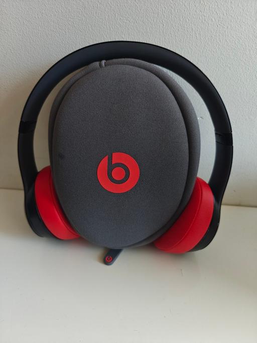 Buy & Sell Belmont North West London - Photos for Dr dre beats solo 2 wired Comes with aux cab