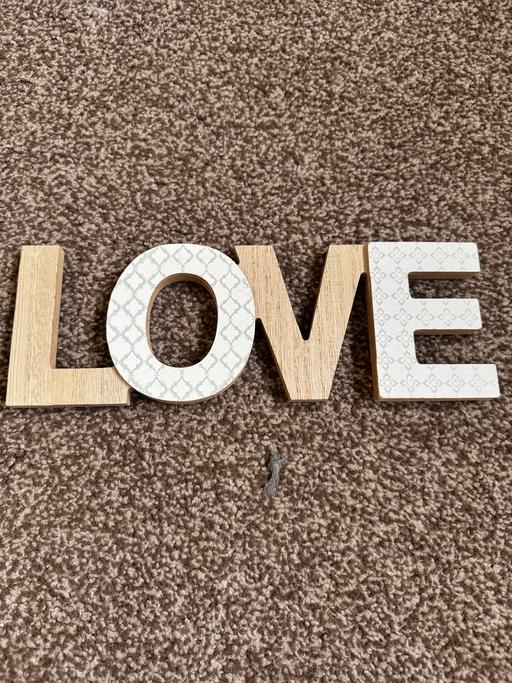 Buy & Sell New Eltham South East London - Photos for Small wooden LOVE sign