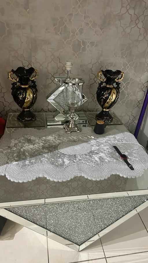Buy & Sell Ponders End North London - Photos for Crashed diamond mirrored coffe table