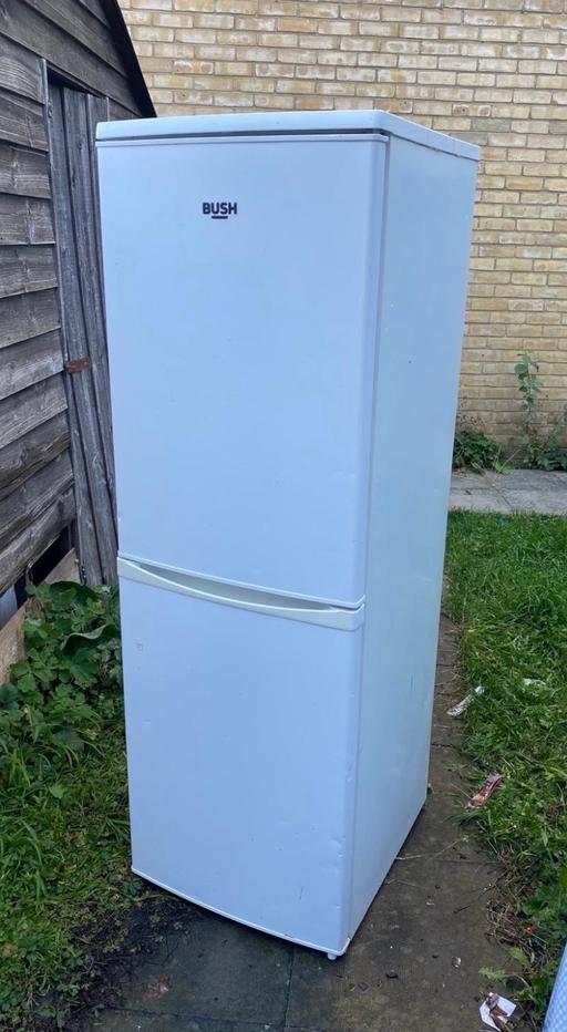 Buy & Sell Croydon Croydon - Photos for BUSH FRIDGE FREEZER-DELIVERY AVAILABLE.