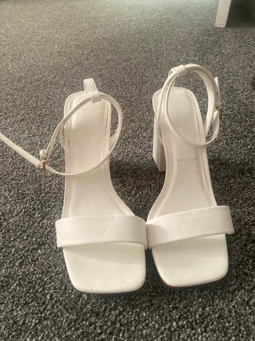 Buy & Sell Ipsley Redditch - Photos for Girls white sandles with heel size 4