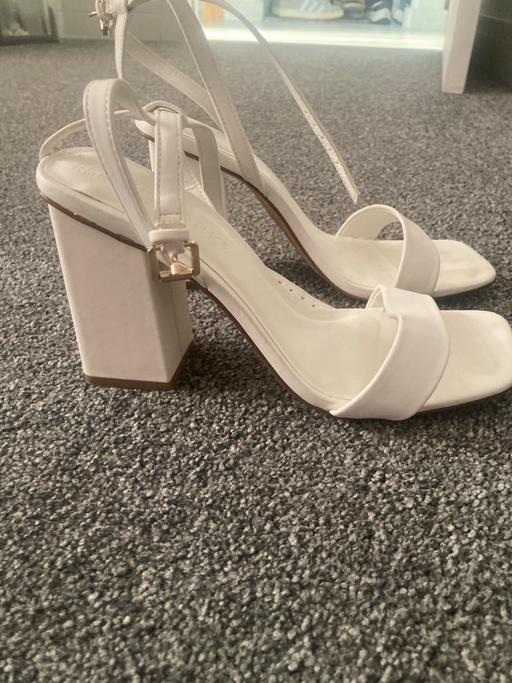 Buy & Sell Ipsley Redditch - Photos for White sandles with heal size 5