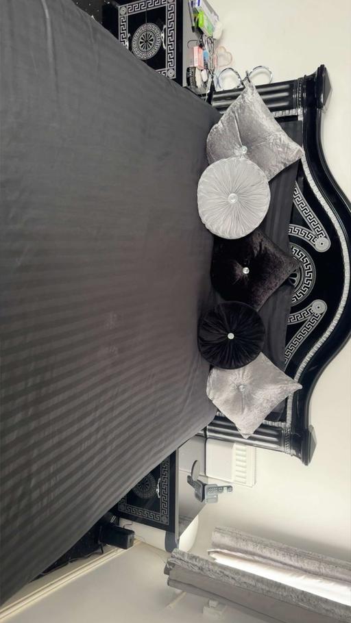 Buy & Sell Upper Walthamstow East London - Photos for Black Italian complete bedroom furniture set