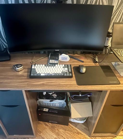 Buy & Sell Cronton Knowsley - Photos for Free desk