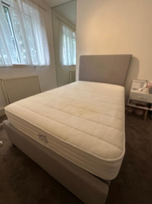 Buy & Sell Kensington and Chelsea Central London - Photos for Small UK Double bed(with storage & remote)