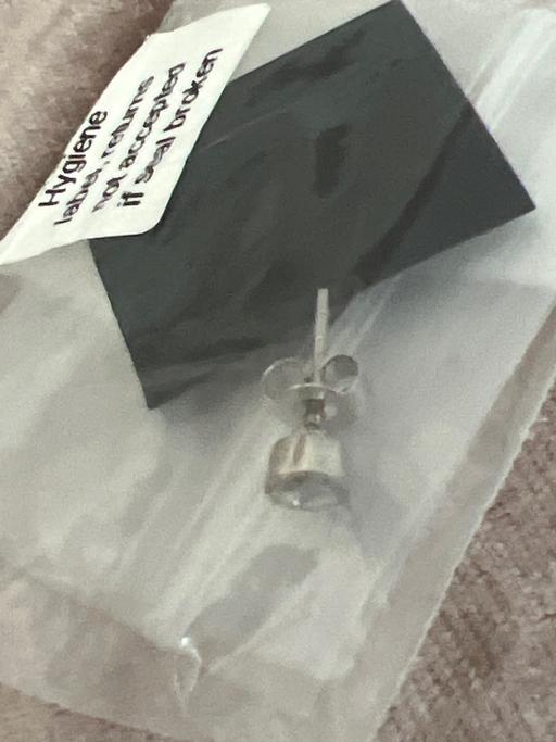 Buy & Sell Brighton Brighton - Photos for TJC Silver diamanté stud earrings 925