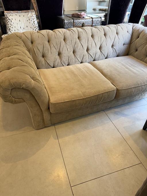 Buy & Sell Castelnau South West London - Photos for Chesterfield Leather Sofa 3-Seater cream
