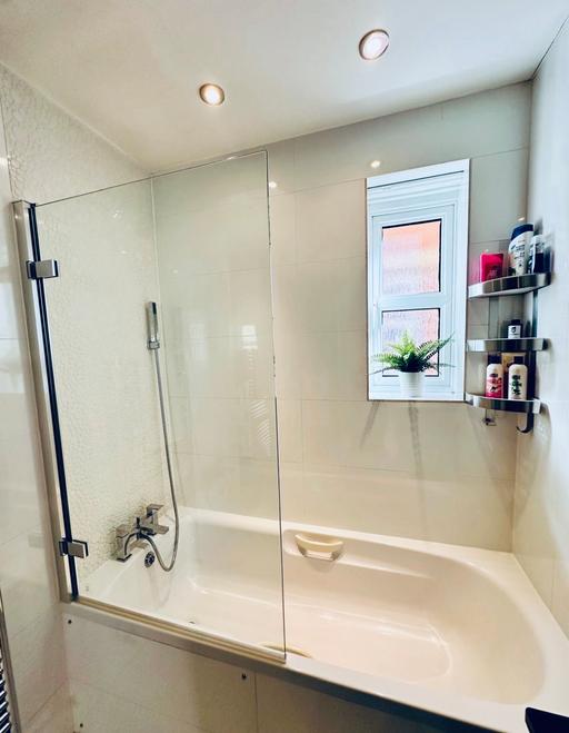 Buy & Sell Bushey Hertsmere - Photos for Bathtub, Shower Screen, Mixer tap, Caddy £99
