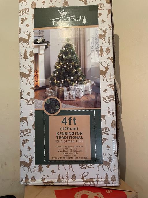 Buy & Sell Phipps Bridge Station Merton - Photos for Christmas tree