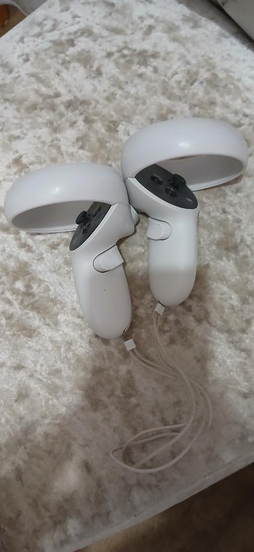 Buy & Sell Thatto Heath Saint Helens - Photos for quest 2 controllers left and right