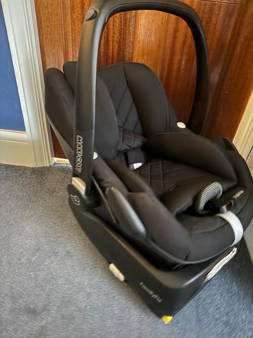 Buy & Sell Falconwood South East London - Photos for new born car seat and base