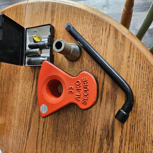 Buy & Sell Worksop Bassetlaw - Photos for alko wheel lock 33
