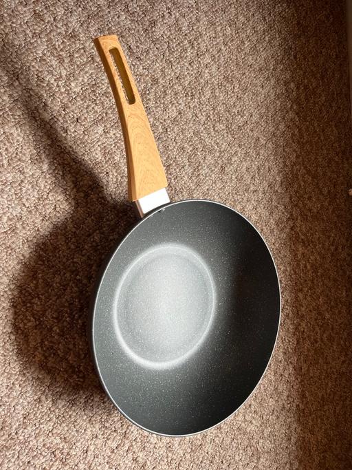Buy & Sell Queen`s Park North West London - Photos for Aluminium Non-stick Induction Wok Pan 28cm
