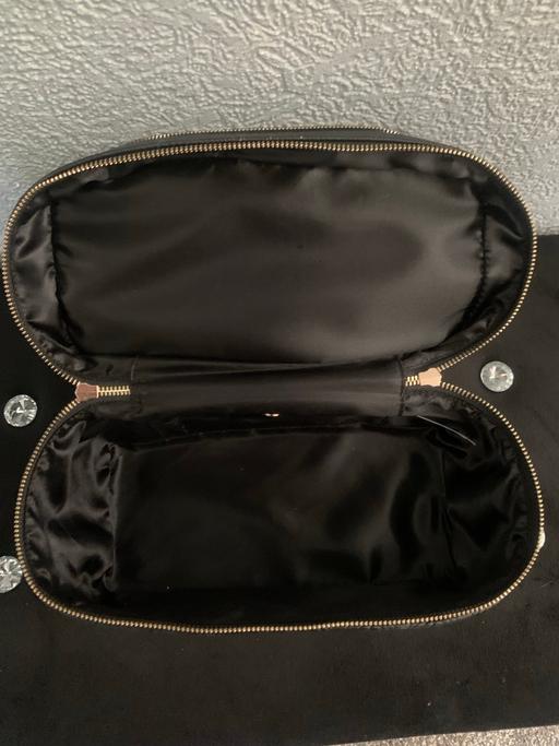 Buy & Sell Bushbury Wolverhampton - Photos for River island make up vanity bag