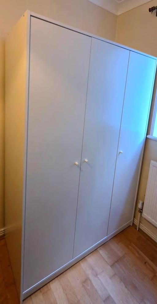 Buy & Sell Tower Hill Central London - Photos for Wardrobe with 3 doors, white, 117x176 cm