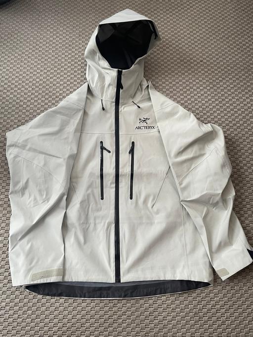 Buy & Sell Davenham Cheshire West and Chester - Photos for Arc’teryx White/Black Jacket