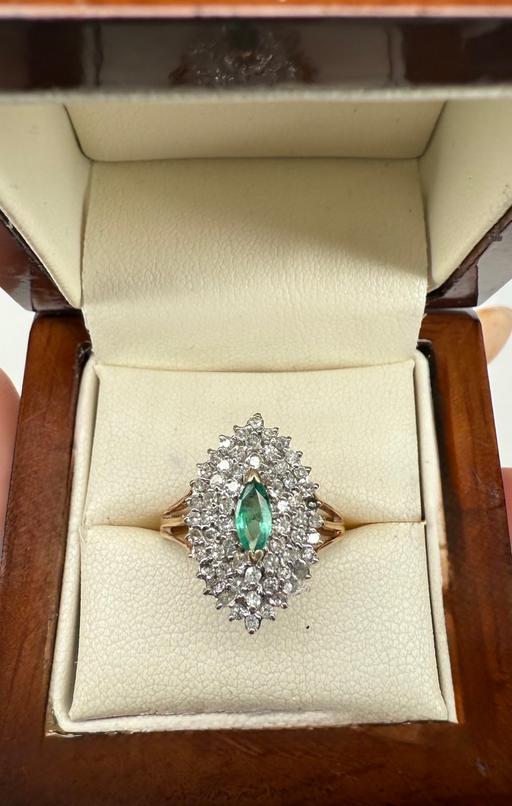 Buy & Sell Harrow on the Hill North West London - Photos for Sparkling 9ct Gold Emerald and Diamond Ring