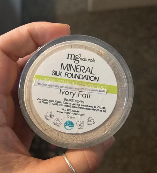 Buy & Sell Hapton Burnley - Photos for MG Naturals Mineral Silk Foundation