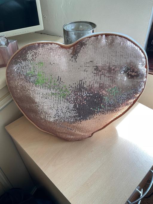 Buy & Sell Tipton Sandwell - Photos for Heart cushion