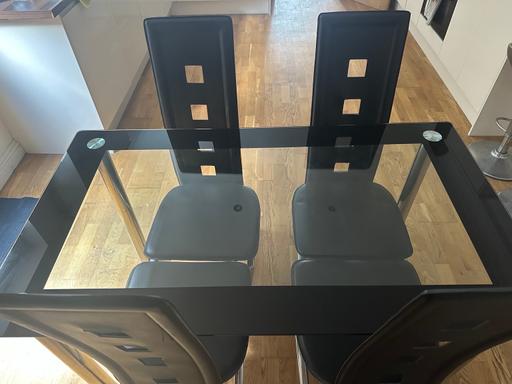 Buy & Sell Hither Green South East London - Photos for Modern glass kitchen table & Chairs