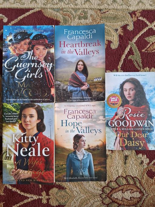 Buy & Sell Ettingshall Park Wolverhampton - Photos for Bundle of Books 📚