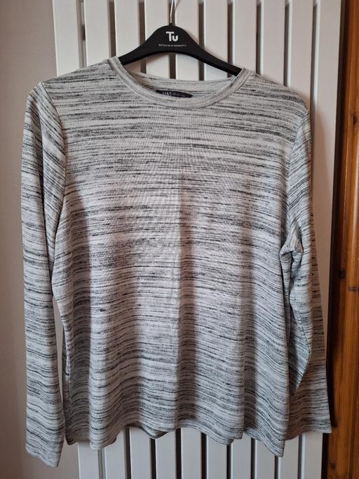 Buy & Sell Ettingshall Park Wolverhampton - Photos for M&S Size 18 Long sleeve Top