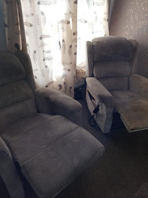 Buy & Sell Aveley Thurrock - Essex - Photos for Free 2x arm chairs all electric and 2 seater