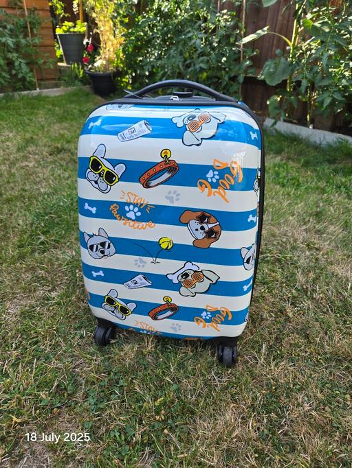 Buy & Sell Enfield Town Enfield - Photos for suitcase